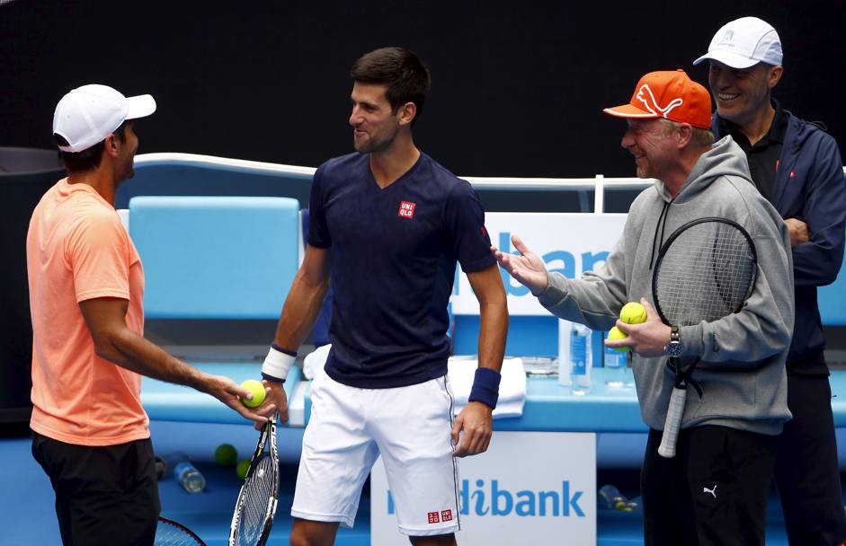 Fernando Verdasco, Novak Djokovic e l&#39; allenatore Boris Becker. (Reuters)